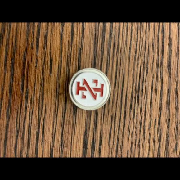 Izod Classic Golf Red Hat with attachable ball marker! - Picture 6 of 8